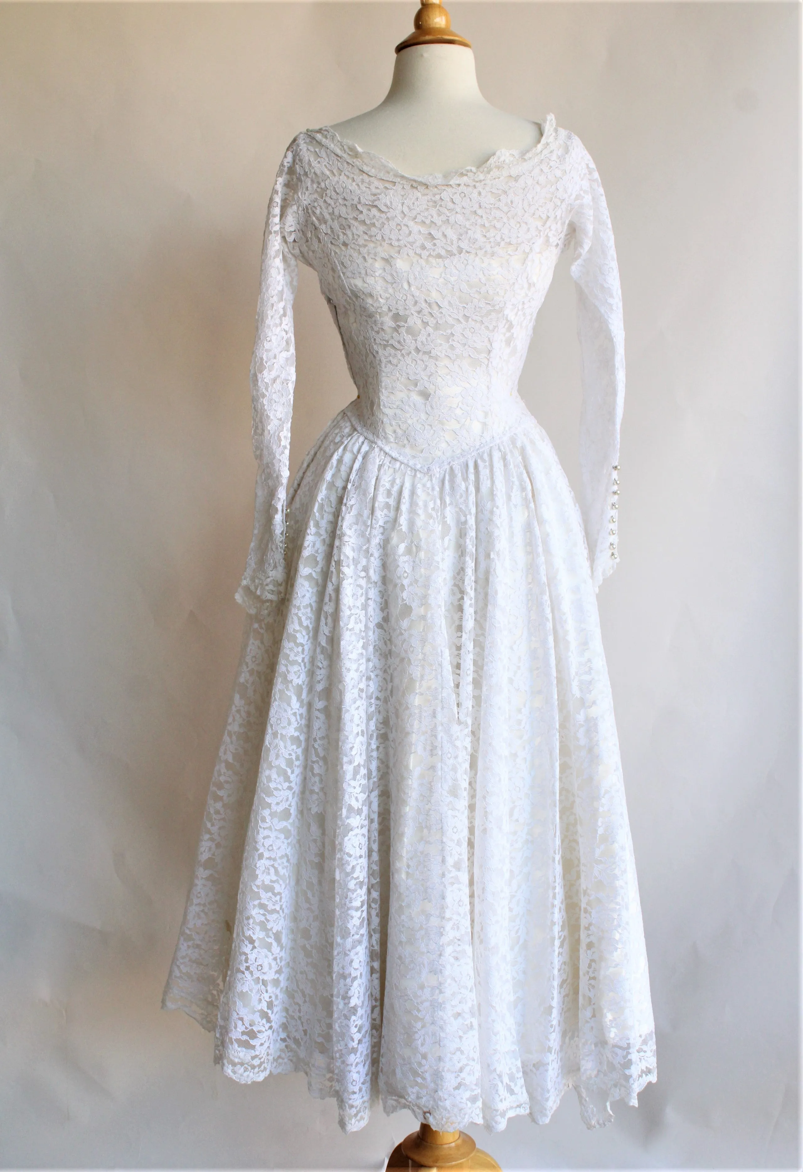 1950s White Lace Fit and Flare New Look Dress With Full Circle Skirt