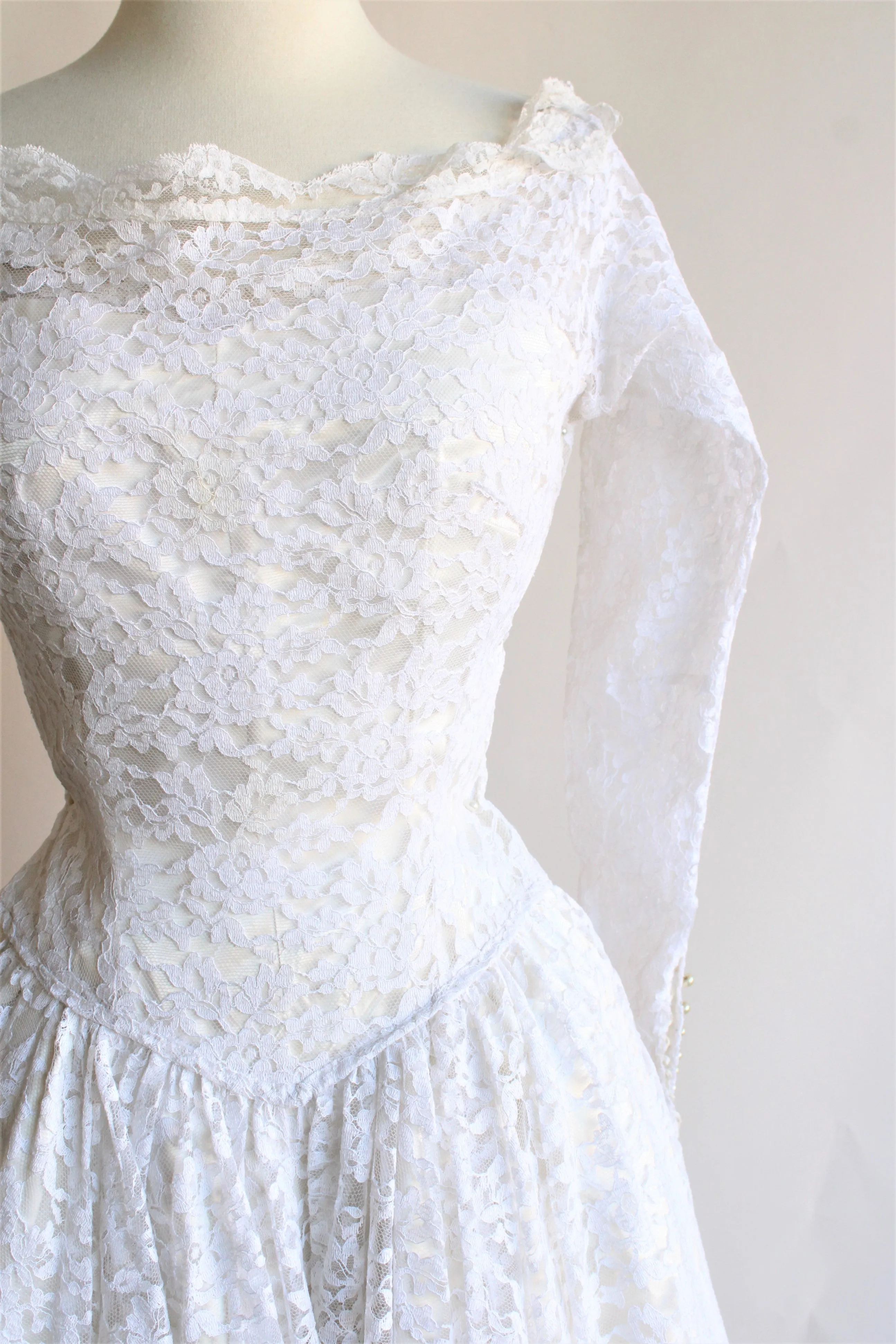 1950s White Lace Fit and Flare New Look Dress With Full Circle Skirt