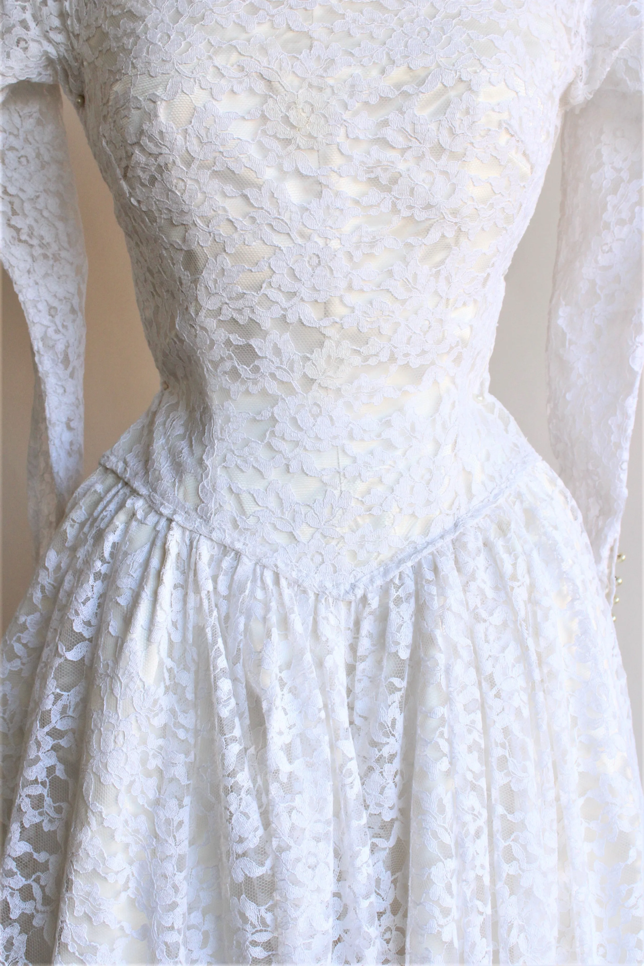 1950s White Lace Fit and Flare New Look Dress With Full Circle Skirt