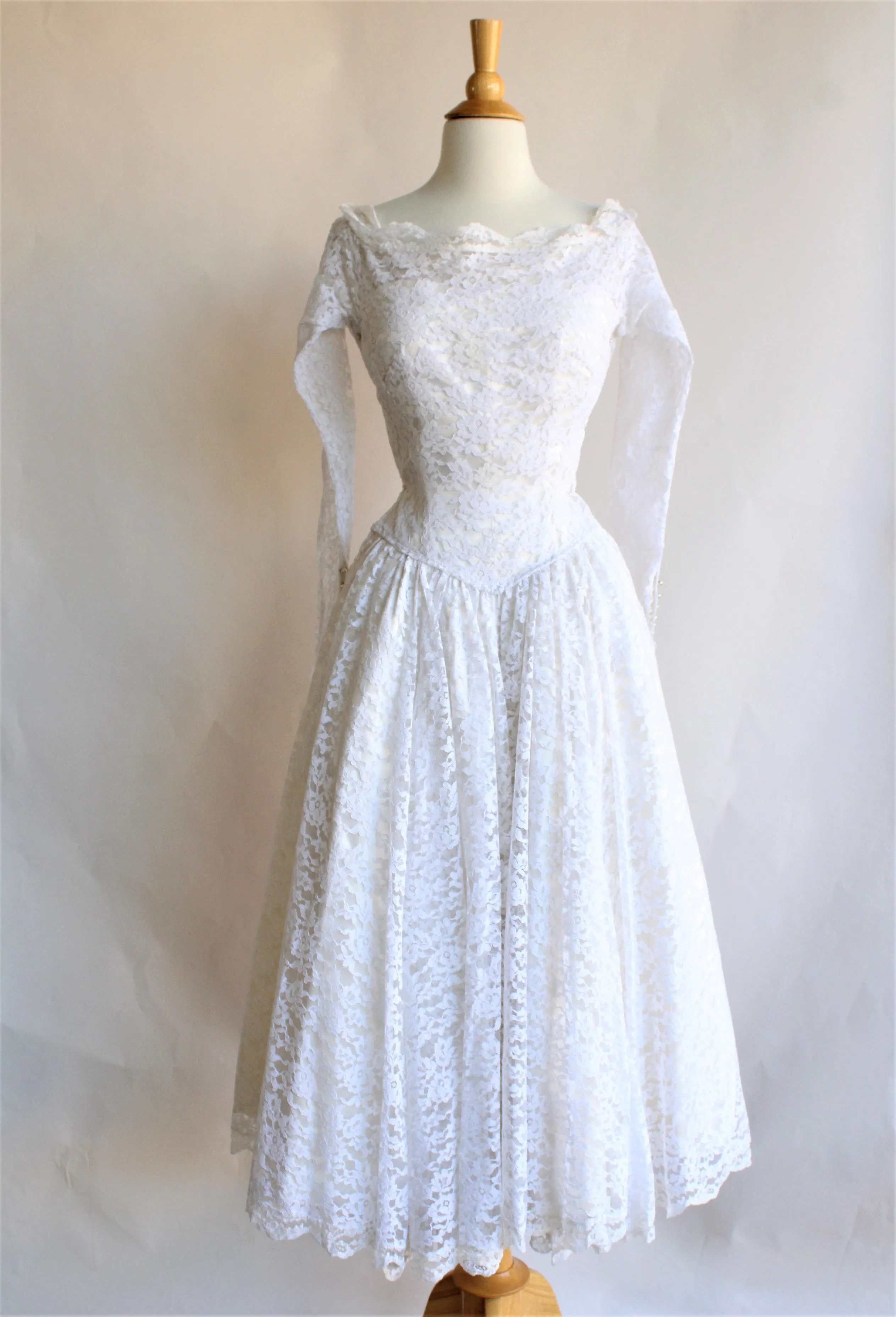 1950s White Lace Fit and Flare New Look Dress With Full Circle Skirt