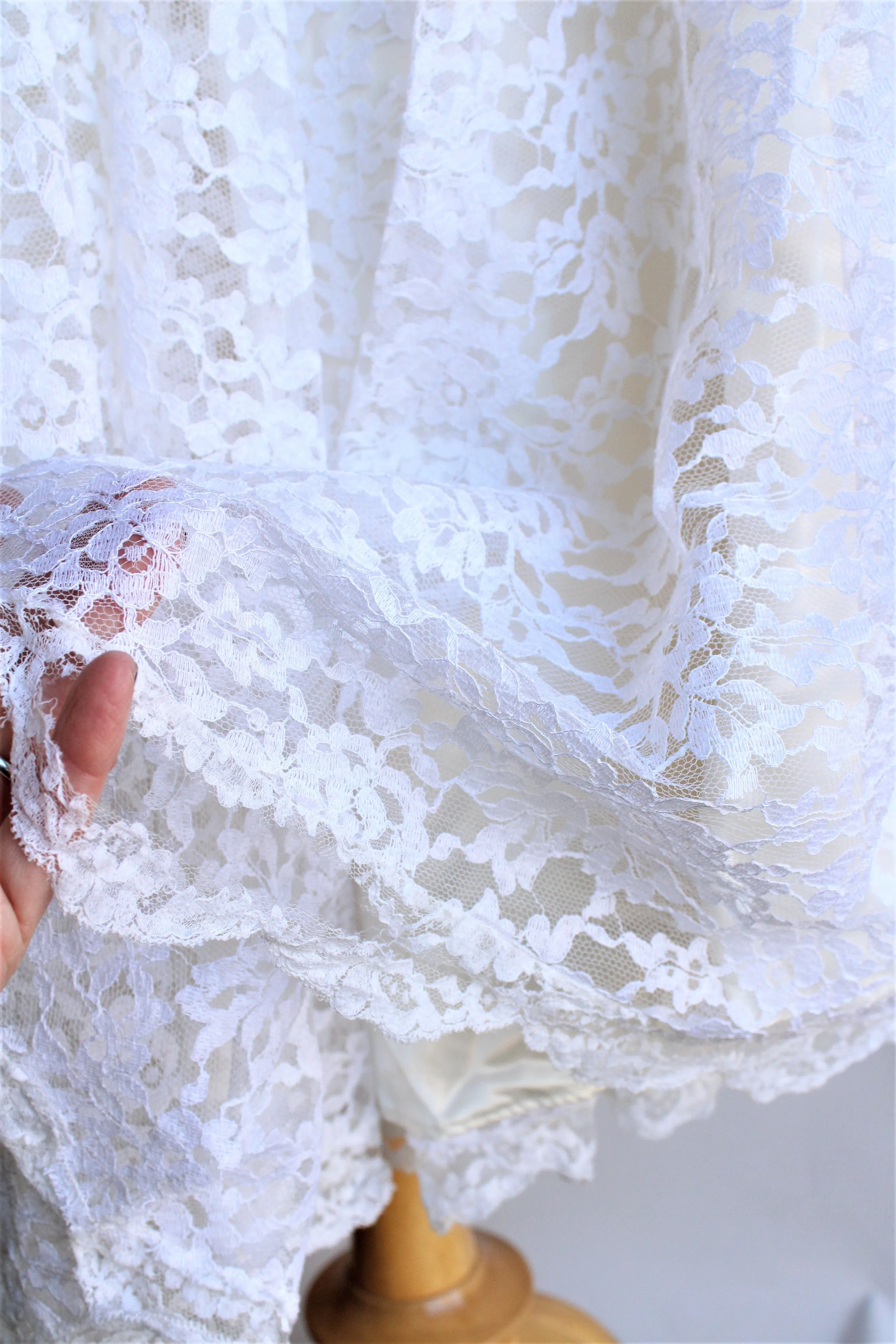 1950s White Lace Fit and Flare New Look Dress With Full Circle Skirt