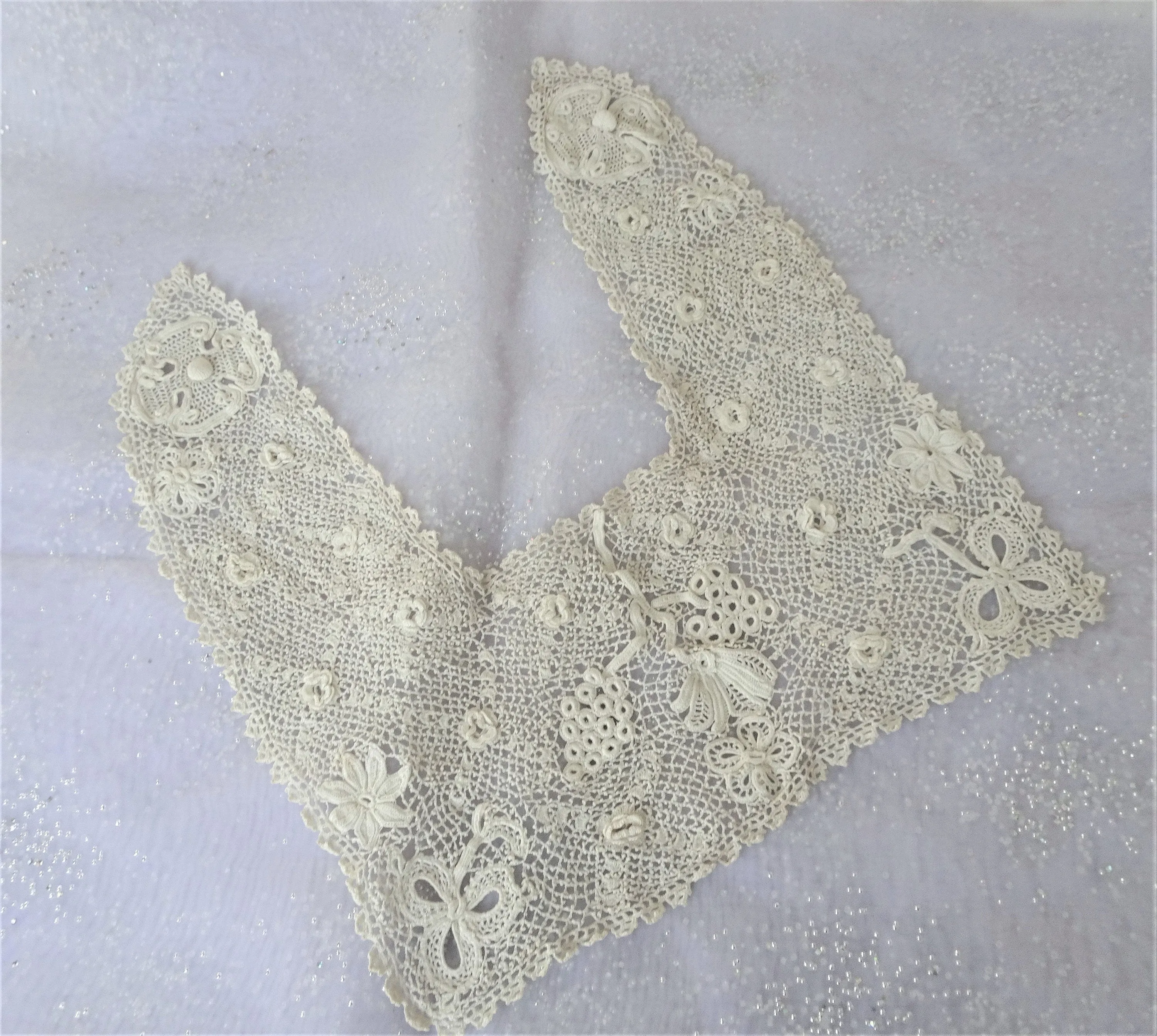 BEAUTIFUL Antique Collar,Hand Crochet IRISH Lace, Highly Detailed Victorian Needle Work,Irish Crochet Needle Lace,Collectible Antique Lace