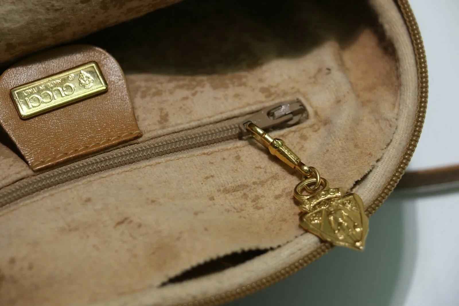 Gucci: Vintage GG Oval Crossbody Bag - Brown Leather/Beige Fabric