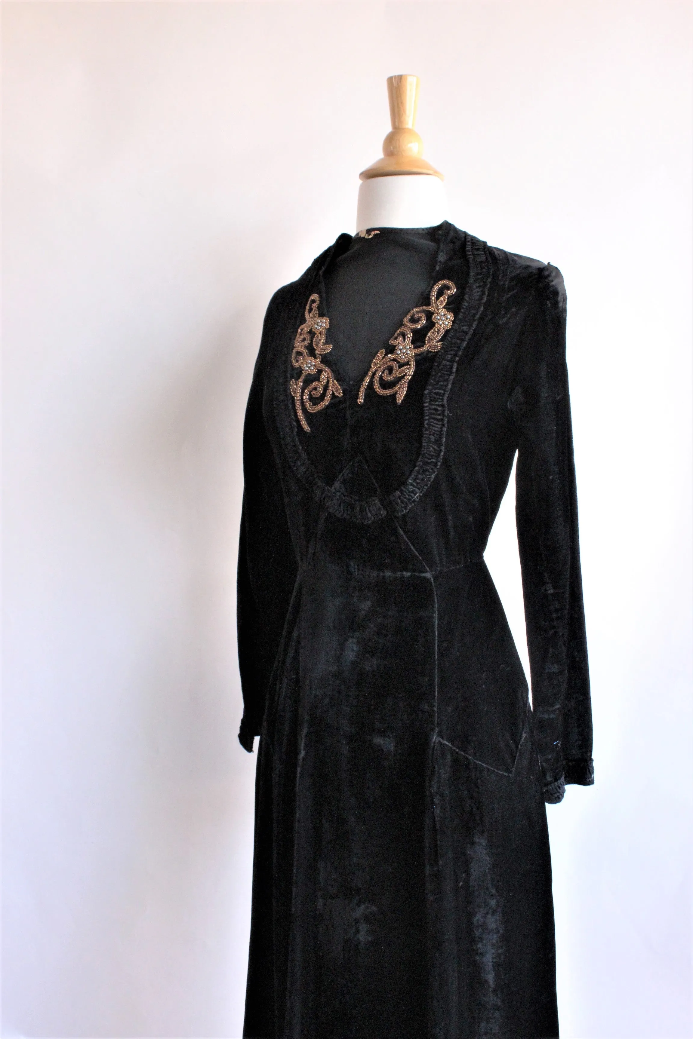 Vintage 1930s Black Silk Velvet Dress by Cash's