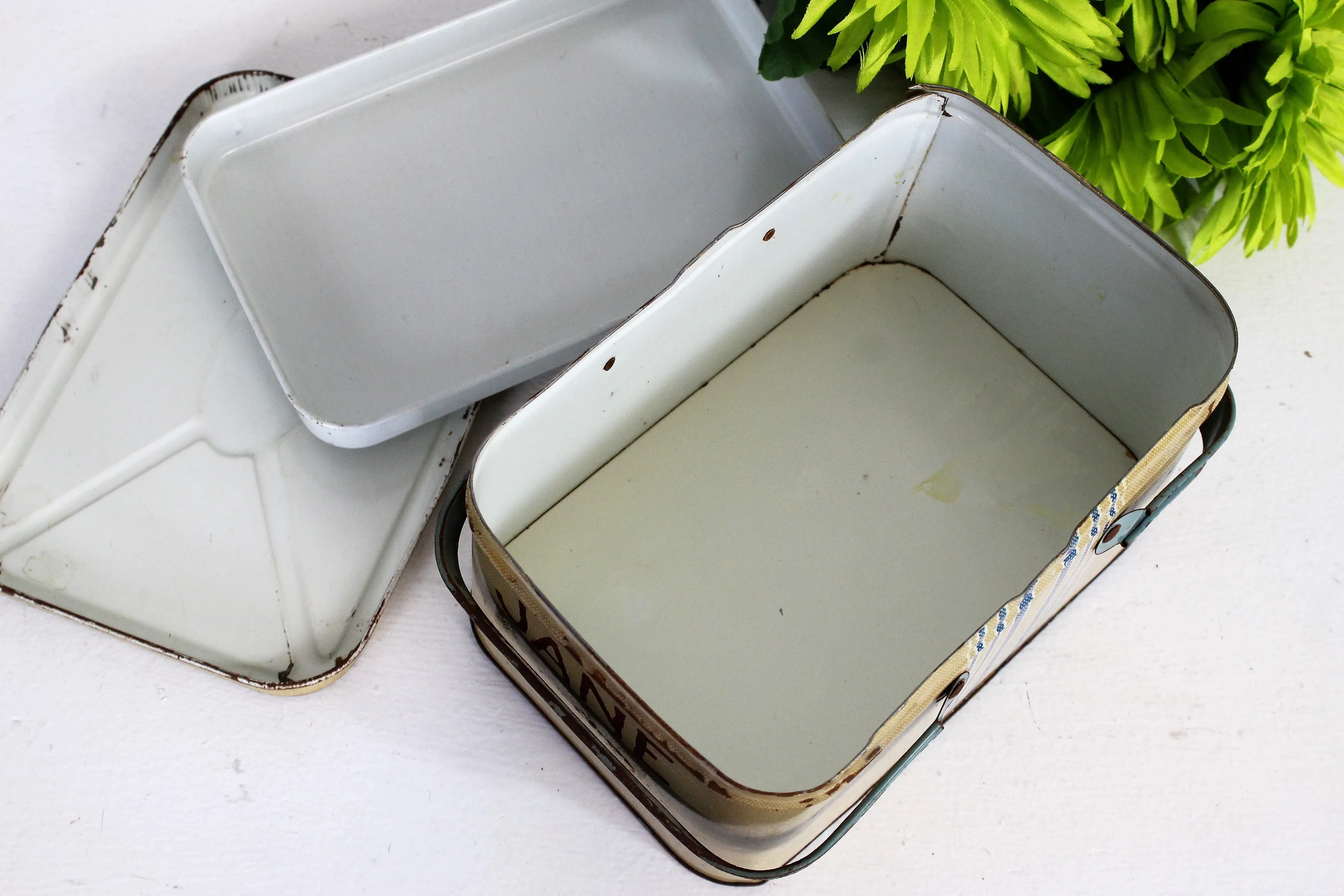 Vintage 1950s Lunchbox Tin With Tray and Lid