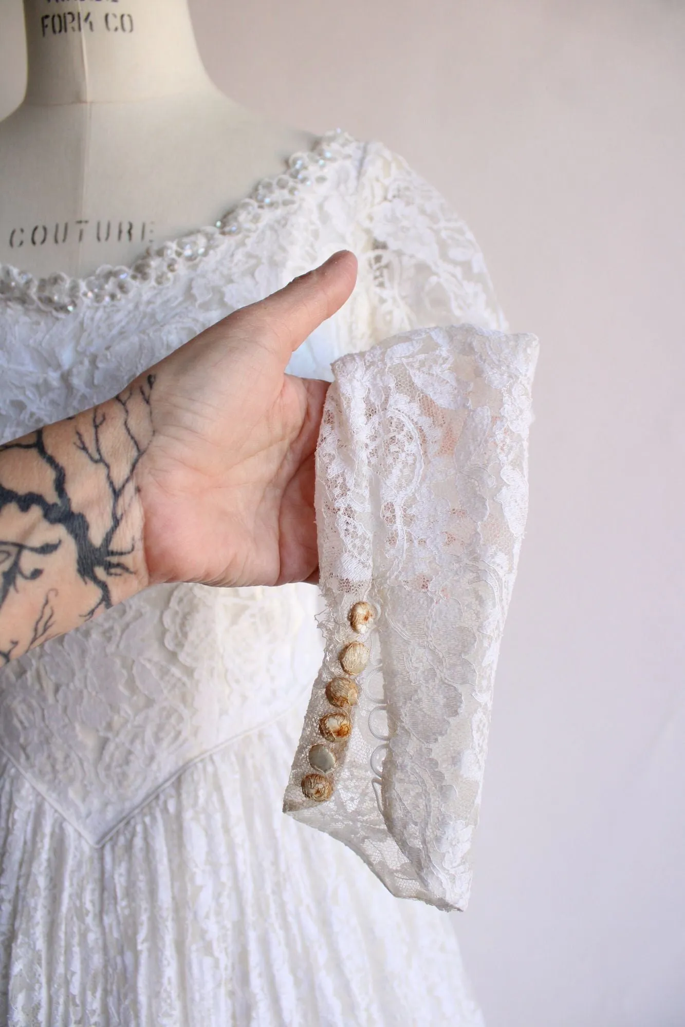 Vintage 1950s Winter White Lace and Tulle Wedding Dress