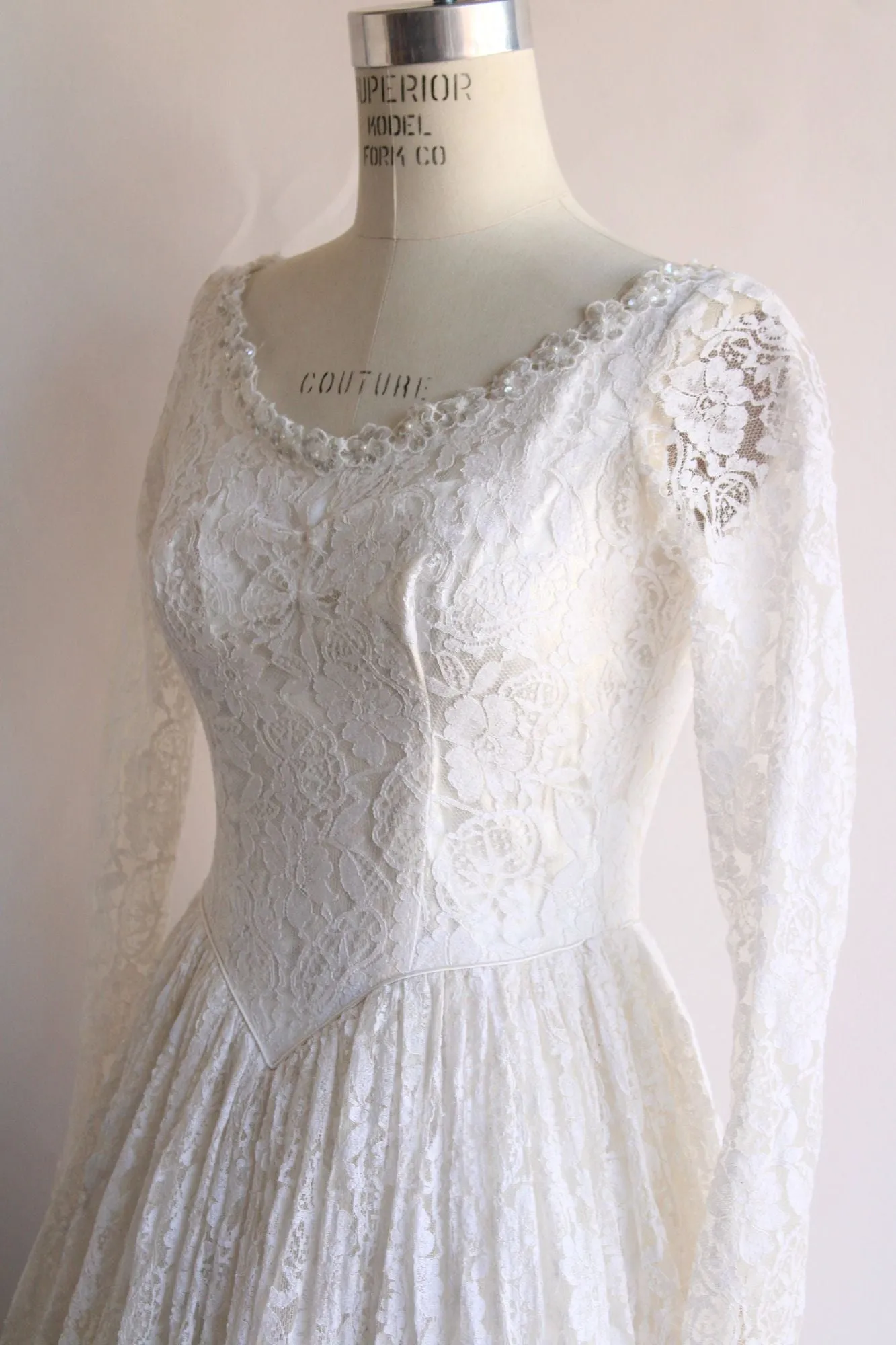 Vintage 1950s Winter White Lace and Tulle Wedding Dress