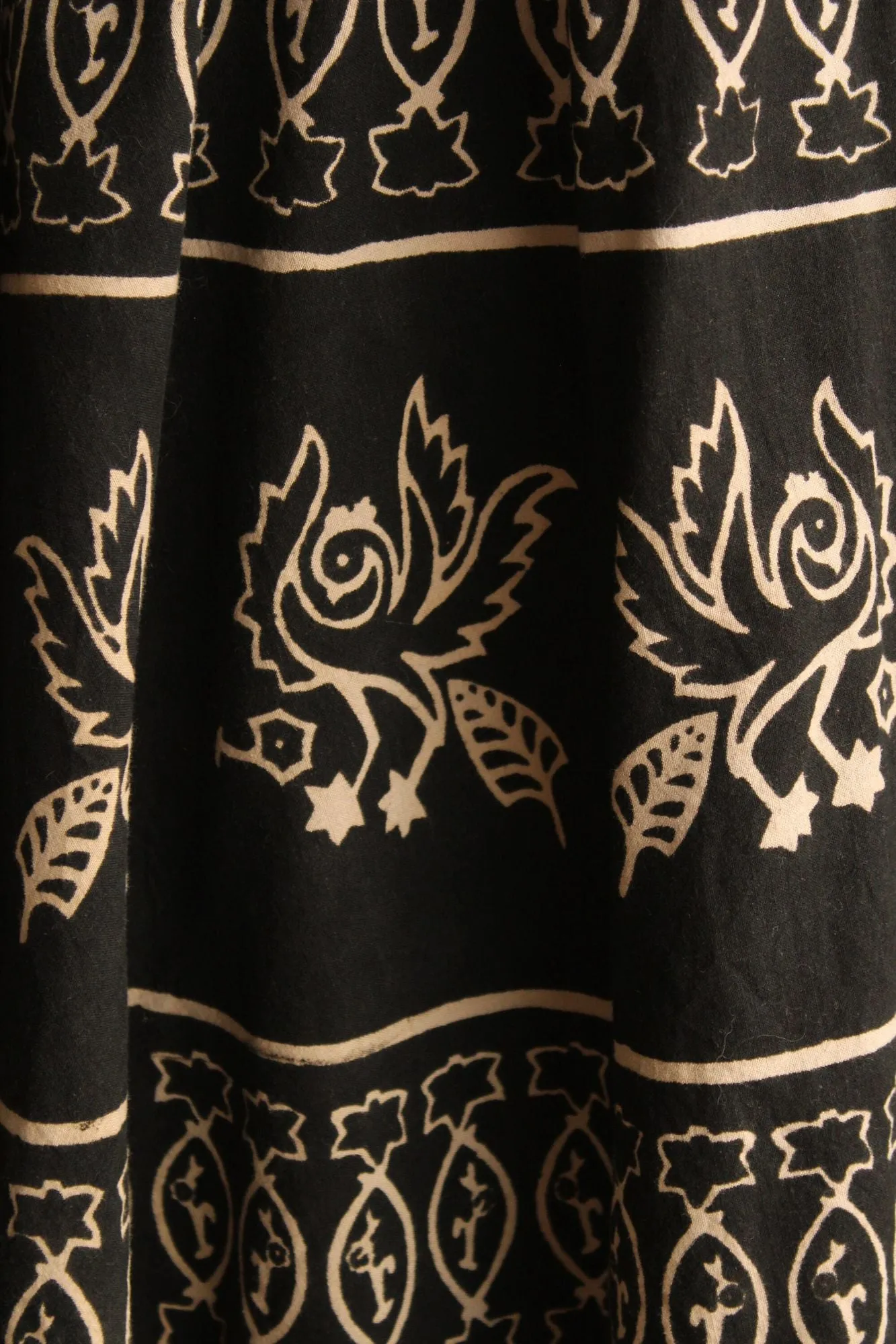 Vintage 1990s Volup Size Black and Tan Full Circle Skirt