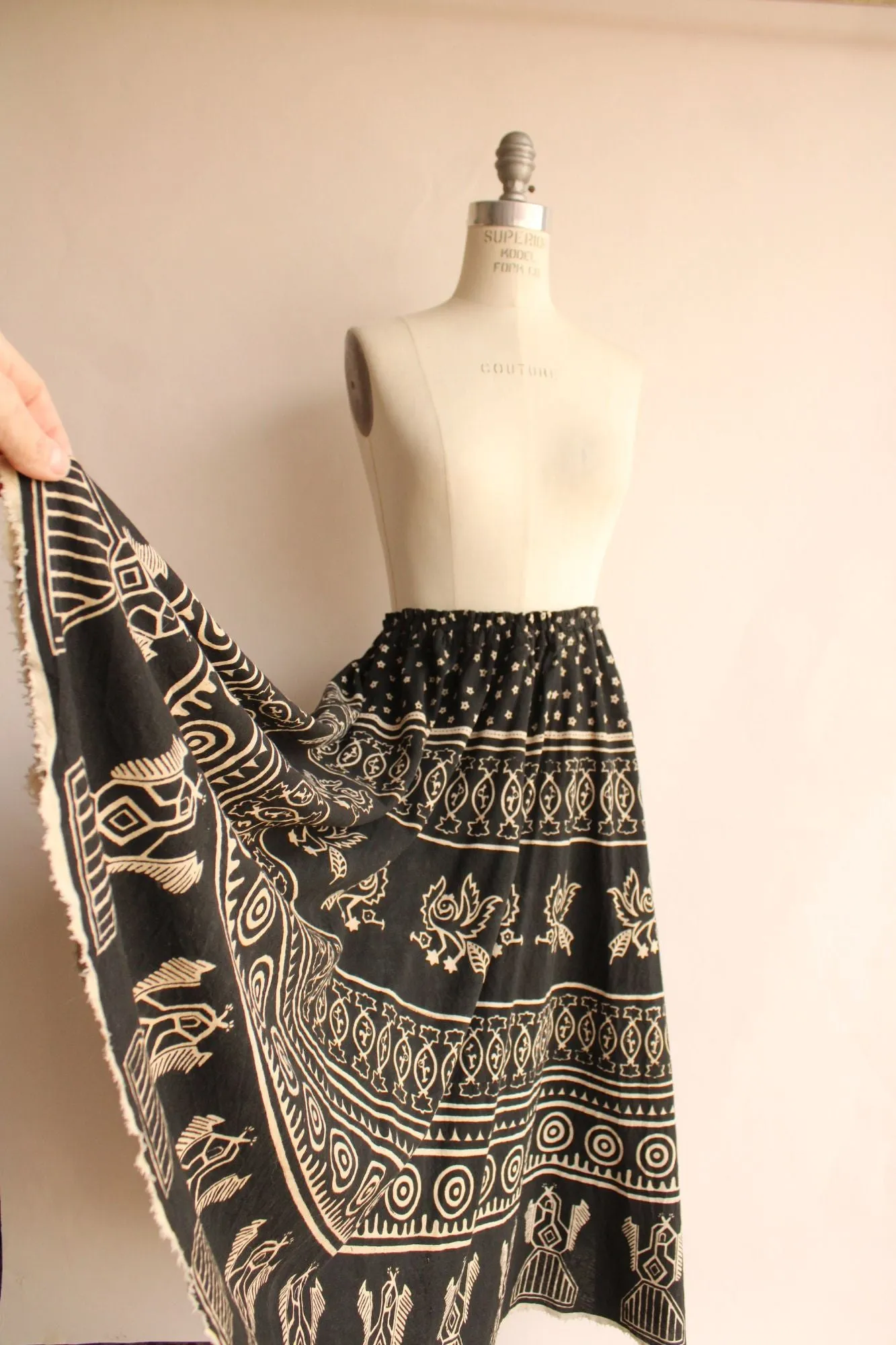 Vintage 1990s Volup Size Black and Tan Full Circle Skirt