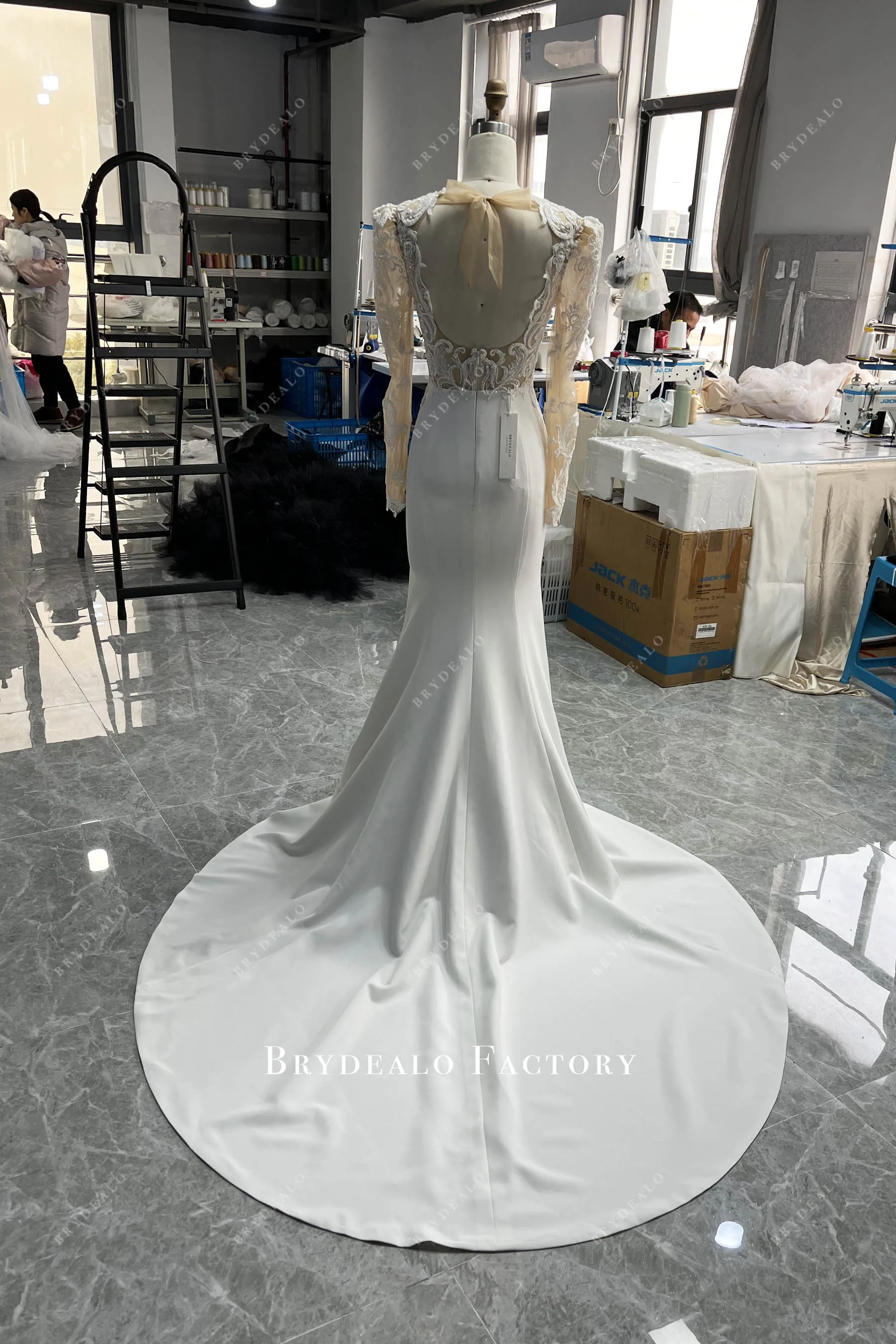 Vintage Lace Raglan Sleeves Crepe Mermaid Long Wedding Dress