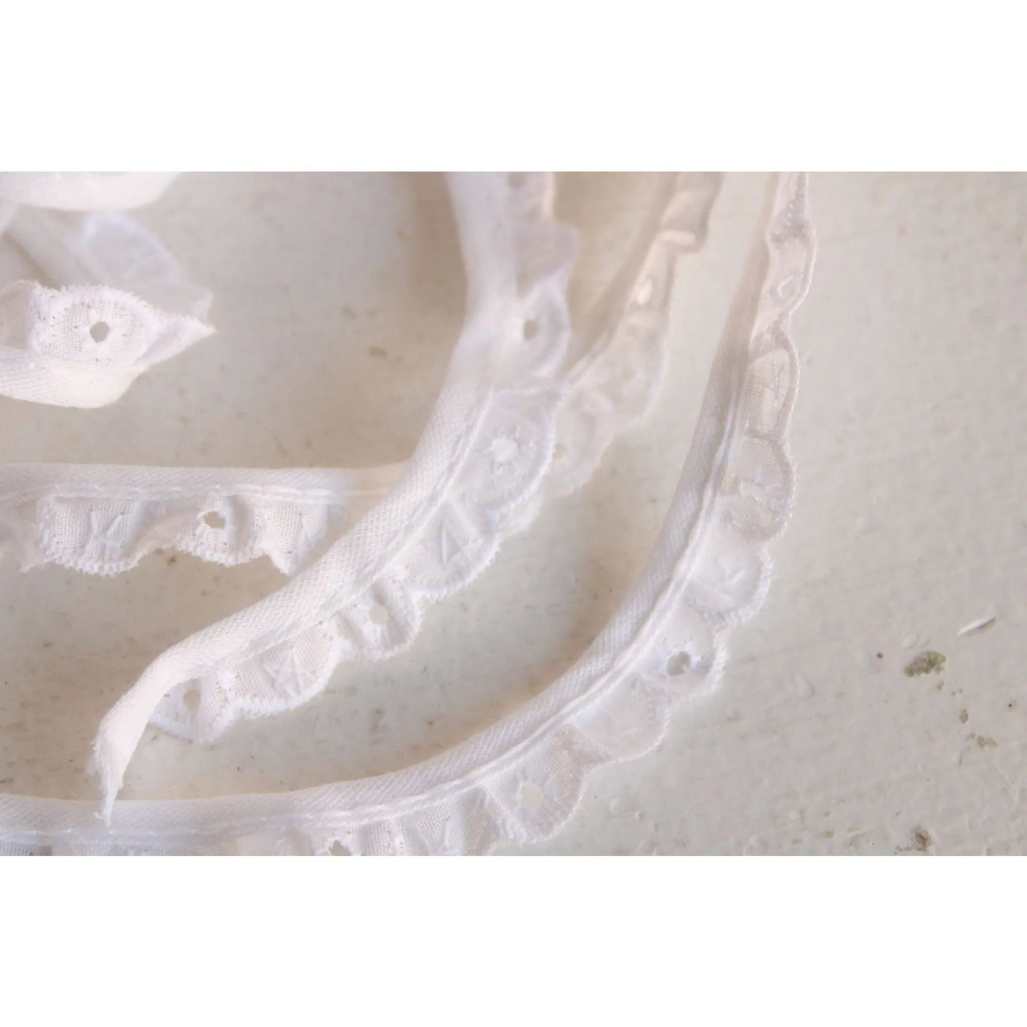 Vintage White Trim, Eyelet Ruffled Lace, 2 Yards  .5" wide