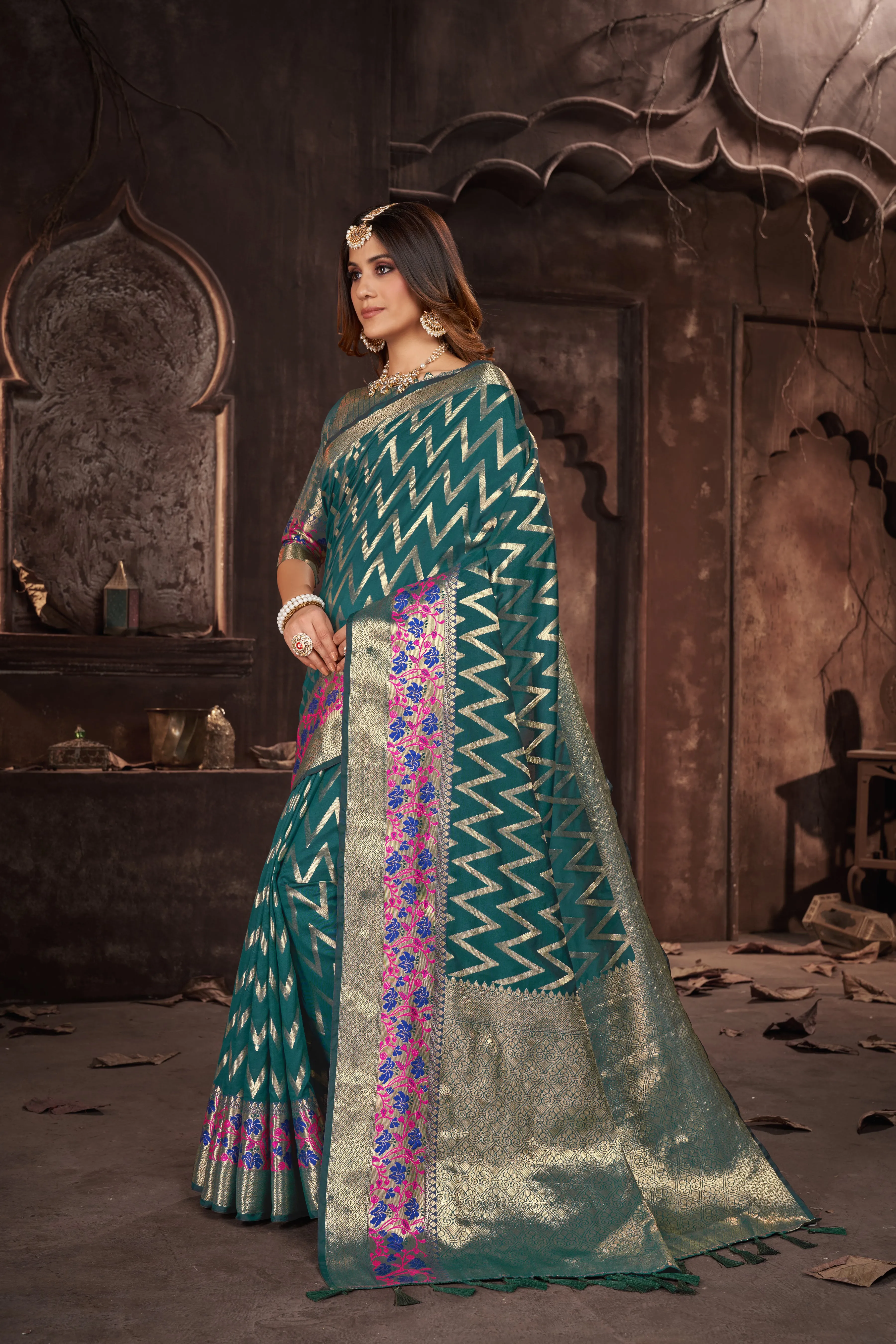 Women Party Wear Weaving Leherai Silk Green colour Saree with Un-Stitched Blouse