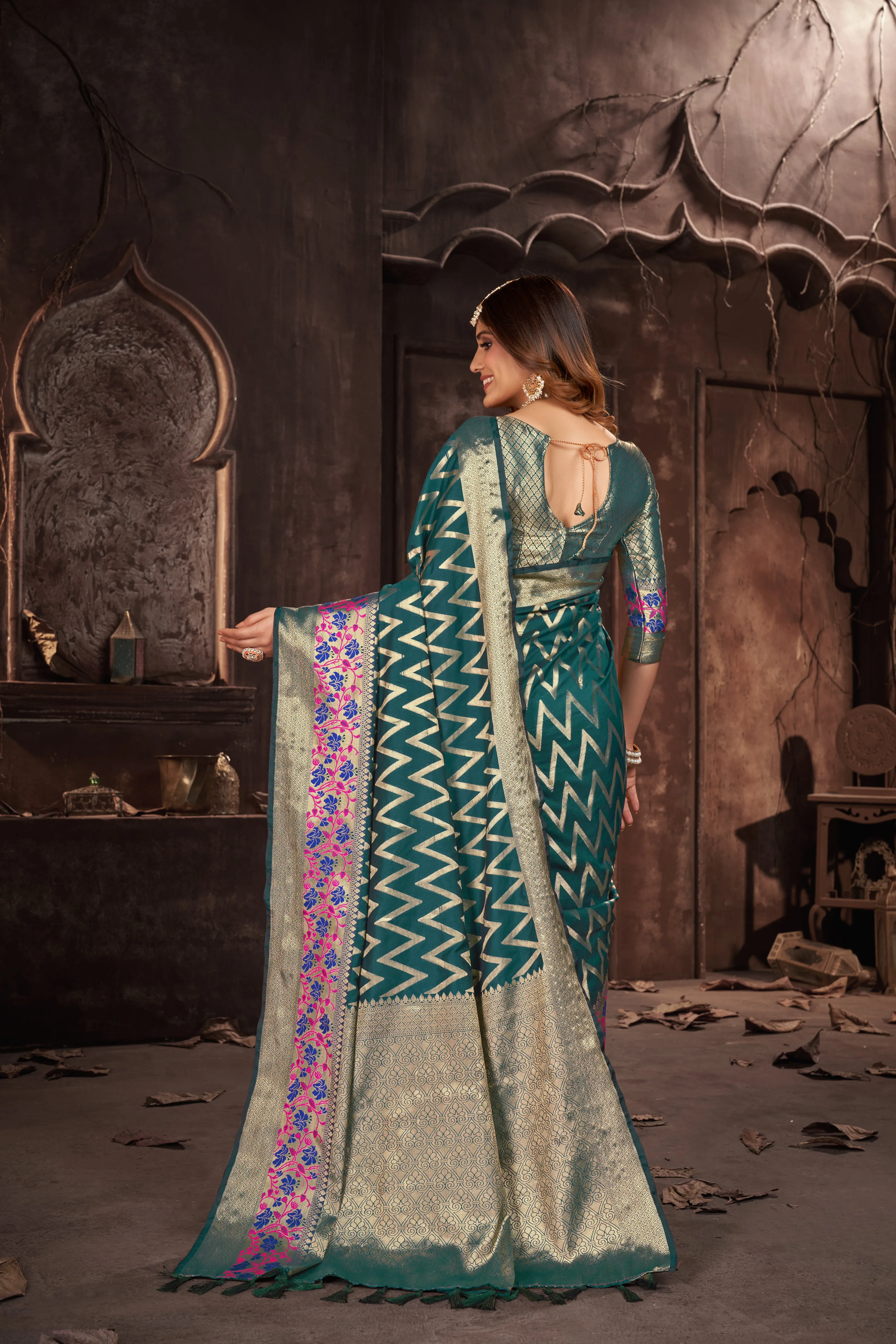 Women Party Wear Weaving Leherai Silk Green colour Saree with Un-Stitched Blouse